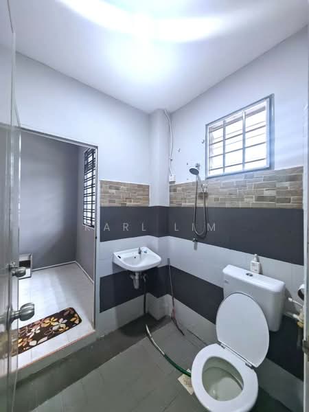 Rumah Teres 2 Tingkat untuk Dijual di Taman Megah Ria (Masai) - Karl Lim - Bathroom - PropertyGuru.com.my