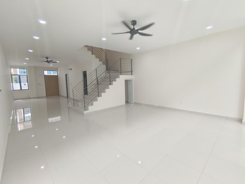 1-storey Terraced House for Sale in Balakong (Selangor) - Allen Puah - Living Room - PropertyGuru.com.my