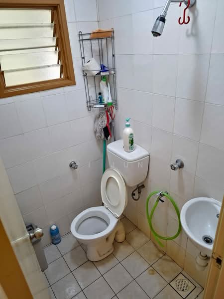 Rumah Flat untuk Disewa di Aman & Damai Apartment - Yi Jun - Bathroom - PropertyGuru.com.my