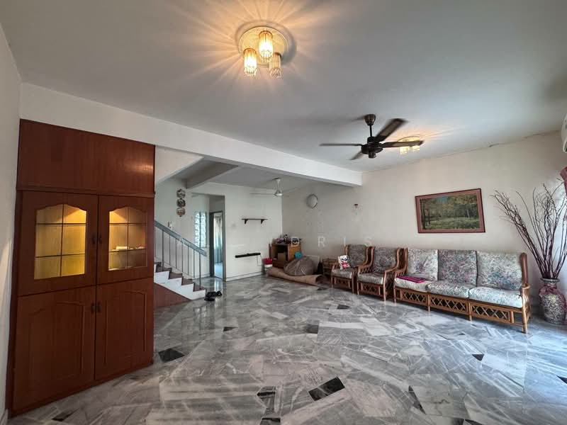 Rumah Teres 2 Tingkat untuk Dijual di Bukit Indah (Ampang) - Ali Idris - Living Room - PropertyGuru.com.my