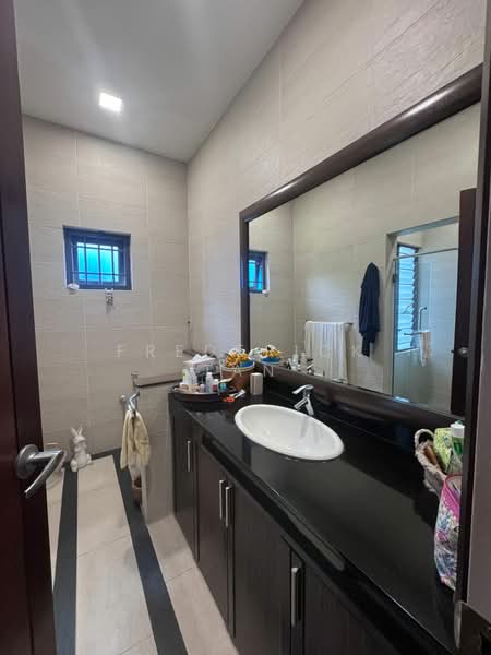 Rumah Banglo untuk Dijual di Seksyen 5 (Petaling Jaya) - Frederick Tan - Bathroom - PropertyGuru.com.my