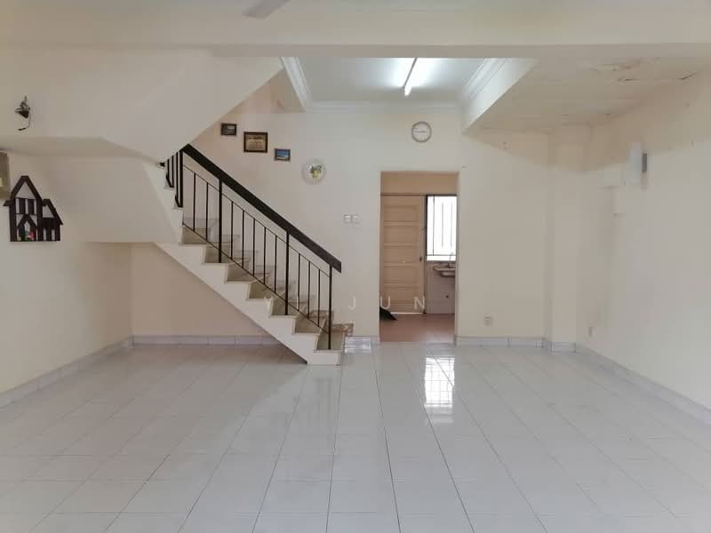 Rumah Teres 2 Tingkat untuk Dijual di TAMAN PUCHONG UTAMA (Puchong) - Yi Jun - Living Room - PropertyGuru.com.my