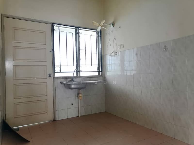 Rumah Teres 2 Tingkat untuk Dijual di TAMAN PUCHONG UTAMA (Puchong) - Yi Jun - Kitchen - PropertyGuru.com.my