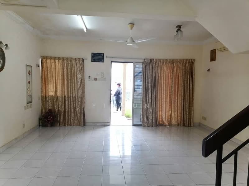 Rumah Teres 2 Tingkat untuk Dijual di TAMAN PUCHONG UTAMA (Puchong) - Yi Jun - Living Room - PropertyGuru.com.my