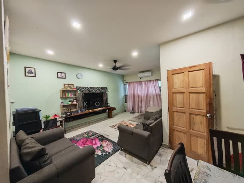 2-storey Terraced House for Sale in Taman Desa Jaya (Johor Bahru) - Kok Hui - Living Room - PropertyGuru.com.my