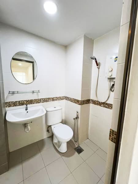 Kondominium untuk Disewa di Azuria Condominium - Jerry Tan - Bathroom - PropertyGuru.com.my