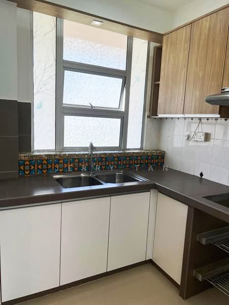Kondominium untuk Disewa di Azuria Condominium - Jerry Tan - Kitchen - PropertyGuru.com.my