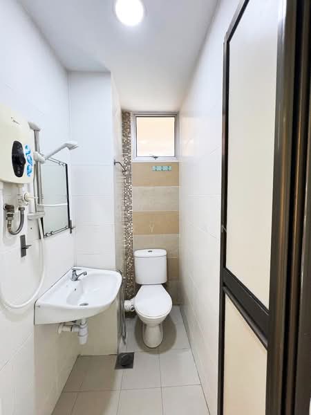 Kondominium untuk Disewa di Azuria Condominium - Jerry Tan - Bathroom - PropertyGuru.com.my