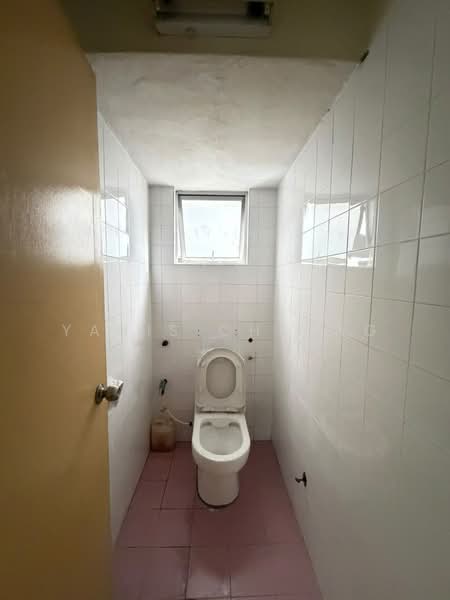 Office for Rent in Kepong (Kuala Lumpur) - Yanis Cheong - Bathroom - PropertyGuru.com.my