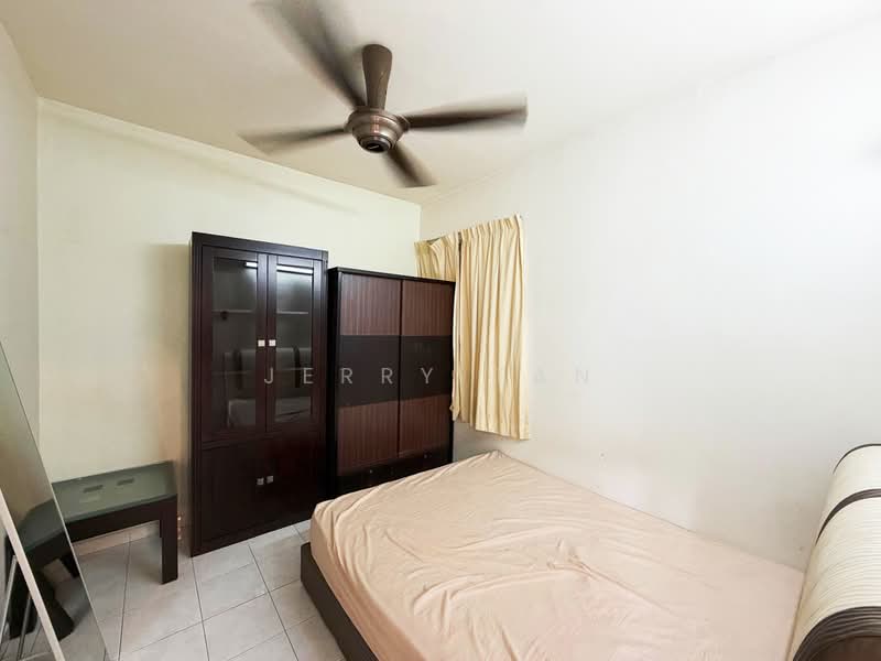 Pangsapuri untuk Disewa di Relau Vista Apartment - Jerry Tan - Bedroom - PropertyGuru.com.my