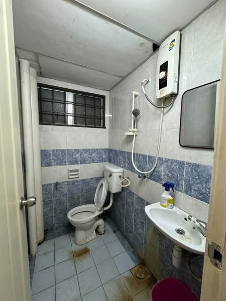 Pangsapuri untuk Dijual di Pelangi Damansara - Ethan Swe - Bathroom - PropertyGuru.com.my