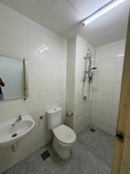 Service Residence for Rent at Vista Alam Serviced Apartment - Prabakaran Appukutthy - Bathroom - PropertyGuru.com.my