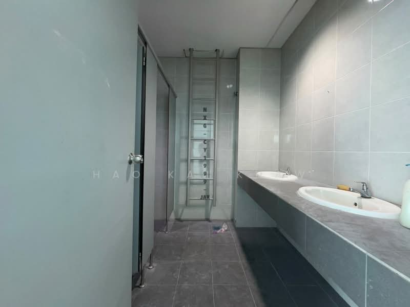 Semi-D Factory for Rent in Bukit Raja (Selangor) - Hao Kai Khaw - Bathroom - PropertyGuru.com.my
