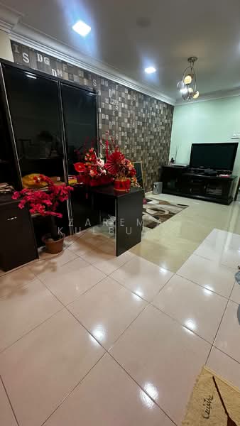 Rumah Teres 2 Tingkat untuk Dijual di Taman Desa Serdang (Seri Kembangan) - Zarema Kulbuzheva - Living Room - PropertyGuru.com.my
