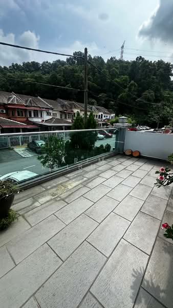 Rumah Teres 2 Tingkat untuk Dijual di Taman Desa Serdang (Seri Kembangan) - Zarema Kulbuzheva - Balcony - PropertyGuru.com.my