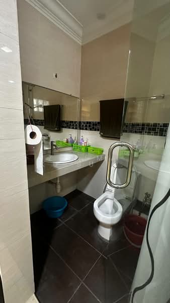 Rumah Teres 2 Tingkat untuk Dijual di Taman Desa Serdang (Seri Kembangan) - Zarema Kulbuzheva - Bathroom - PropertyGuru.com.my