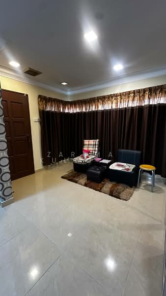 Rumah Teres 2 Tingkat untuk Dijual di Taman Desa Serdang (Seri Kembangan) - Zarema Kulbuzheva - Living Room - PropertyGuru.com.my