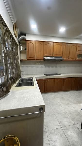 Rumah Teres 2 Tingkat untuk Dijual di Taman Desa Serdang (Seri Kembangan) - Zarema Kulbuzheva - Kitchen - PropertyGuru.com.my