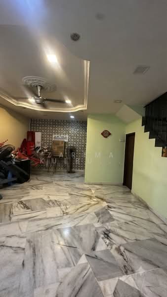 Rumah Teres 2 Tingkat untuk Dijual di Taman Desa Serdang (Seri Kembangan) - Zarema Kulbuzheva - Living Room - PropertyGuru.com.my