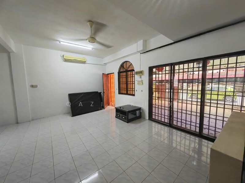 2.5-storey Terraced House for Rent in Ipoh Garden (Ipoh) - Qazin Khoo - Living Room - PropertyGuru.com.my