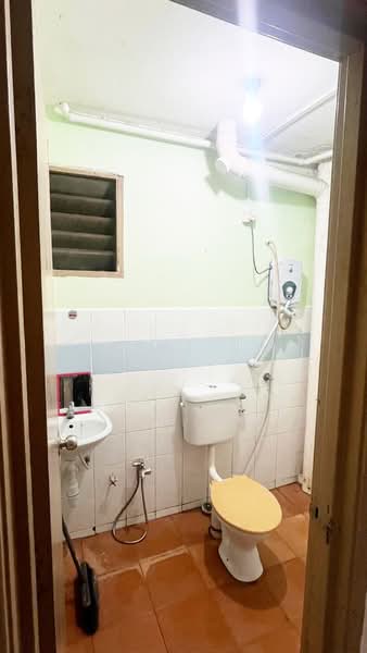 Pangsapuri untuk Disewa di Apartment Taman Topaz - Eiffel Lai - Bathroom - PropertyGuru.com.my