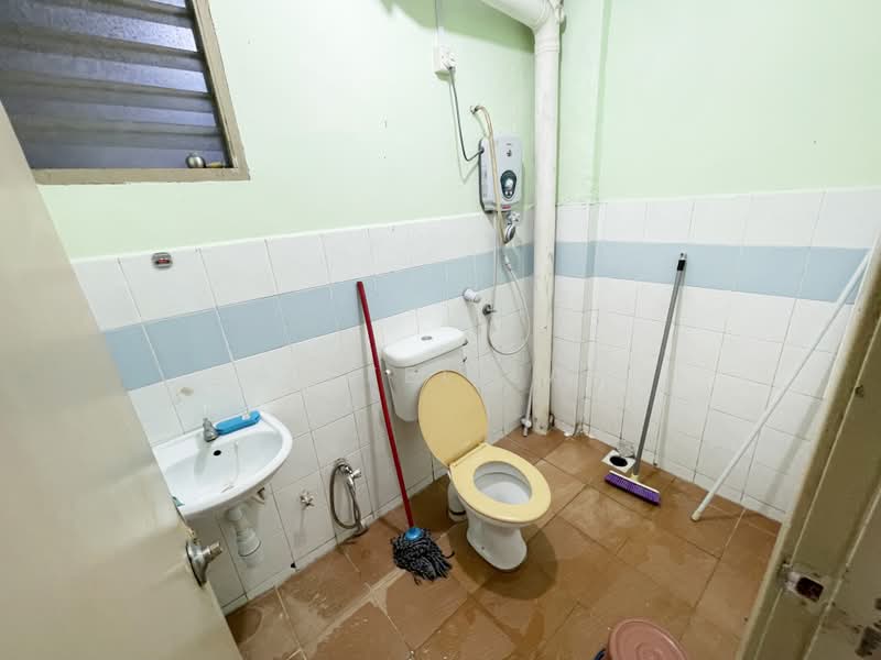 Apartment for Rent at Apartment Taman Topaz - Eiffel Lai - Bathroom - PropertyGuru.com.my