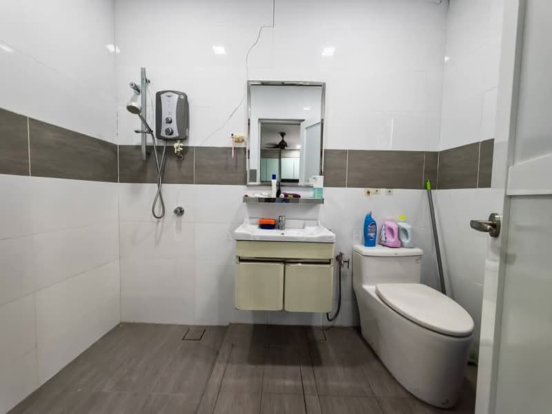 Rumah Teres untuk Dijual di Taman Aman Putra (Puchong) - Evan Goh - Bathroom - PropertyGuru.com.my