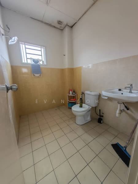 Rumah Teres untuk Dijual di Taman Aman Putra (Puchong) - Evan Goh - Bathroom - PropertyGuru.com.my
