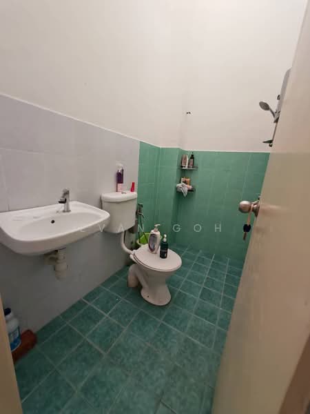 Rumah Teres untuk Dijual di Taman Aman Putra (Puchong) - Evan Goh - Bathroom - PropertyGuru.com.my
