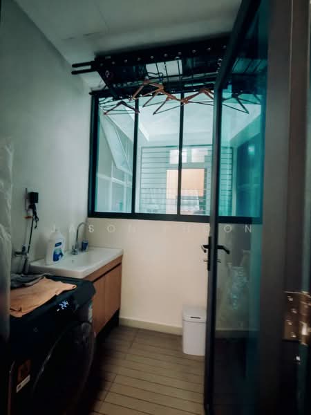Kondominium untuk Dijual di Queens Residences Q2 @ Queens Waterfront - Jason Phoon - Balcony - PropertyGuru.com.my