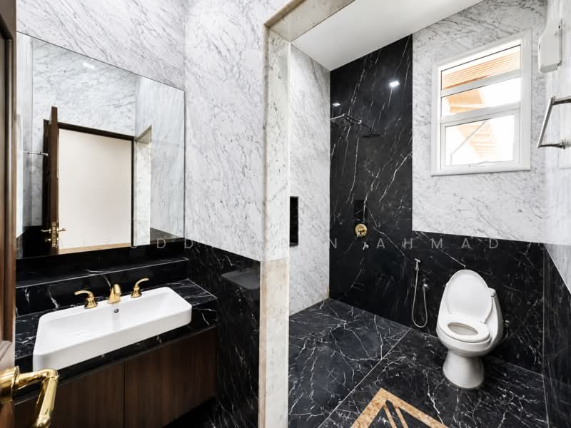 Bungalow for Sale in Taman Harmonis (Gombak) - Aizuddin bin Ahmad - Bathroom - PropertyGuru.com.my