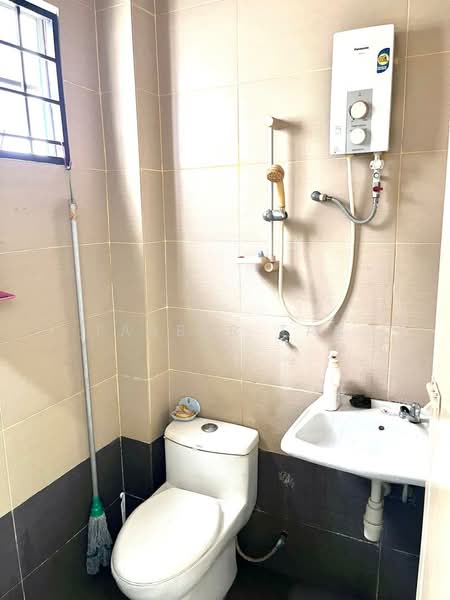 Rumah Teres 2 Tingkat untuk Dijual di Taman Lagenda Mas (Cheras) - Tabber Tan - Bathroom - PropertyGuru.com.my
