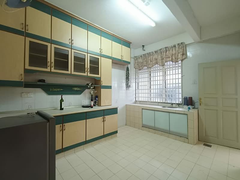 2-storey Terraced House for Sale in Taman Johor Jaya (Johor Bahru) - Roy Yap - Kitchen - PropertyGuru.com.my