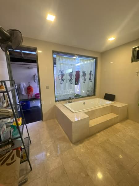 Semi-Detached House for Sale in Taman Seri Bukit Segambut (Batu) - Janice Chen - Bathroom - PropertyGuru.com.my