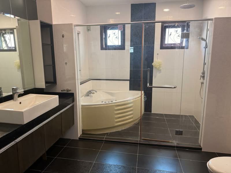 Semi-Detached House for Rent in Klang (Selangor) - Hong Ng - Bathroom - PropertyGuru.com.my