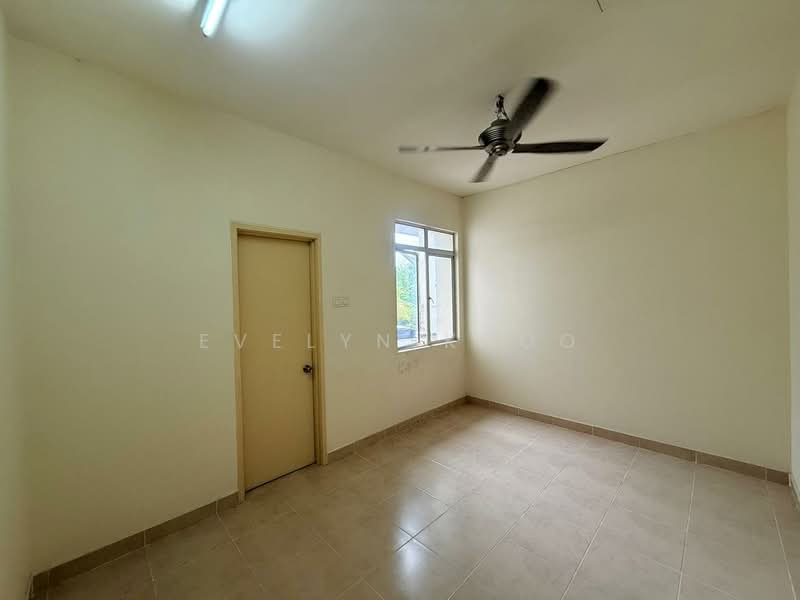 Rumah Berkembar untuk Dijual di Kota Emerald (Rawang) - Evelyn Khoo - Bedroom - PropertyGuru.com.my
