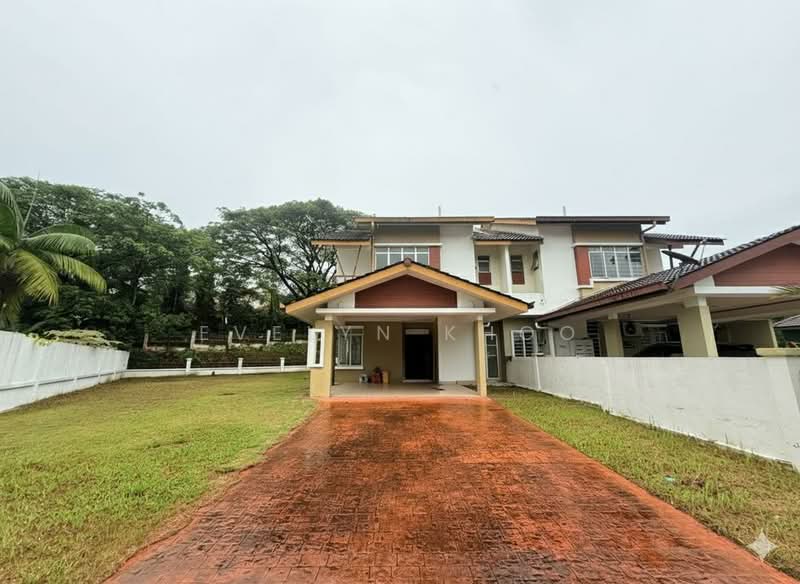 Rumah Berkembar untuk Dijual di Kota Emerald (Rawang) - Evelyn Khoo - Car Porch - PropertyGuru.com.my