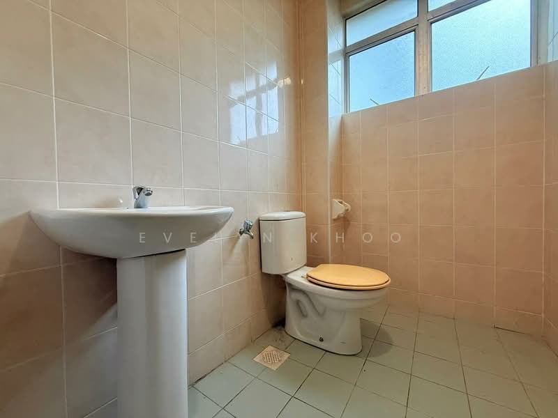 Rumah Berkembar untuk Dijual di Kota Emerald (Rawang) - Evelyn Khoo - Bathroom - PropertyGuru.com.my