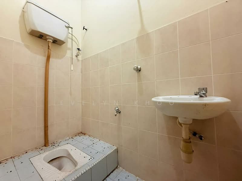Rumah Berkembar untuk Dijual di Kota Emerald (Rawang) - Evelyn Khoo - Bathroom - PropertyGuru.com.my