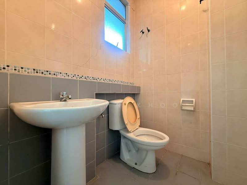 Rumah Berkembar untuk Dijual di Kota Emerald (Rawang) - Evelyn Khoo - Bathroom - PropertyGuru.com.my