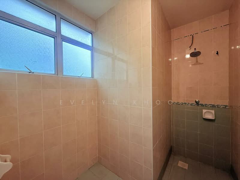 Rumah Berkembar untuk Dijual di Kota Emerald (Rawang) - Evelyn Khoo - Bathroom - PropertyGuru.com.my