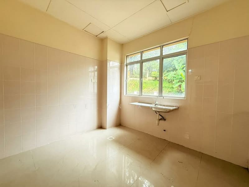 Rumah Berkembar untuk Dijual di Kota Emerald (Rawang) - Evelyn Khoo - Kitchen - PropertyGuru.com.my