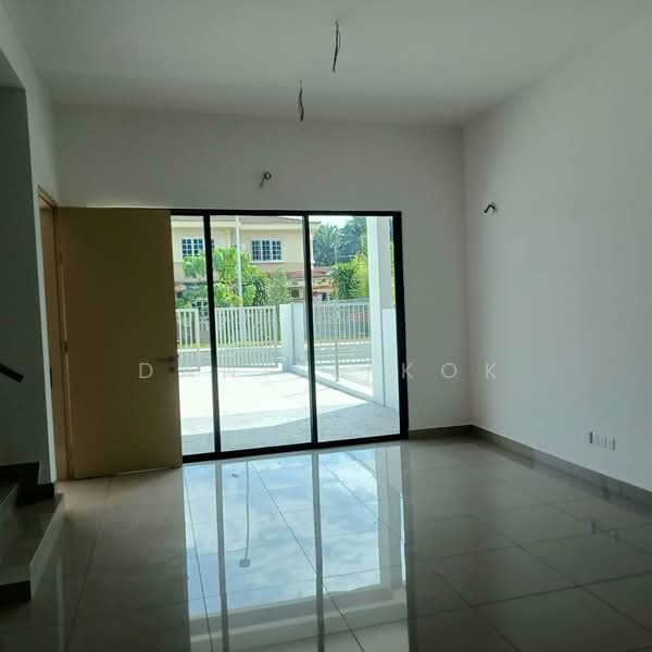 2-storey Terraced House for Sale in Taman Bunga Raya (Klang) - Daniel Kok - Living Room - PropertyGuru.com.my