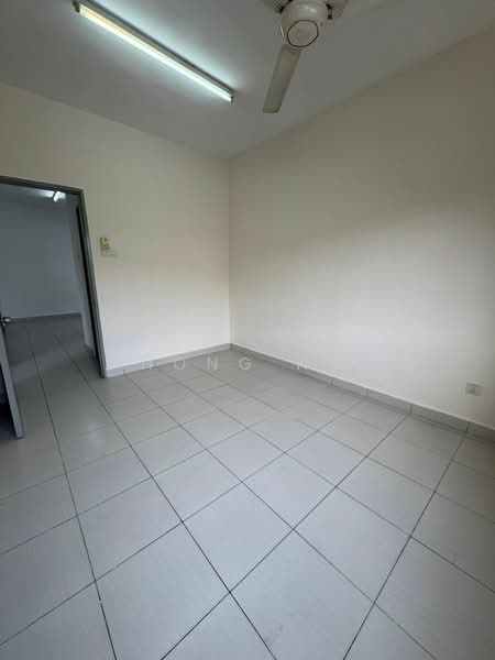 Pangsapuri untuk Disewa di Pangsapuri Akasia (Bandar Botanic) - Hong Ng - Interior - PropertyGuru.com.my