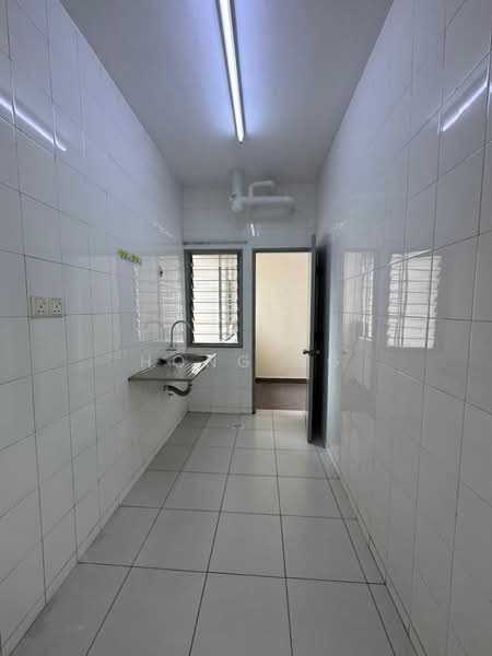 Pangsapuri untuk Disewa di Pangsapuri Akasia (Bandar Botanic) - Hong Ng - Kitchen - PropertyGuru.com.my