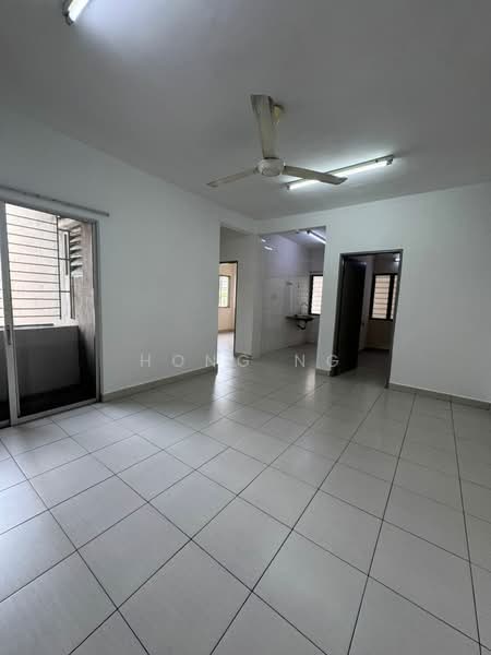 Pangsapuri untuk Disewa di Pangsapuri Akasia (Bandar Botanic) - Hong Ng - Living Room - PropertyGuru.com.my