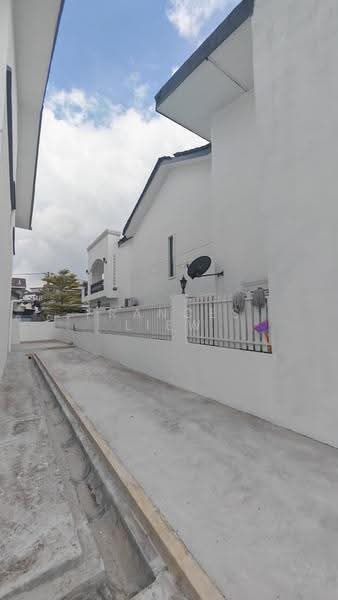Rumah Teres 2-Tingkat untuk Dijual di Bandar Putra Permai (Seri Kembangan) - Frances Liew - Exterior - PropertyGuru.com.my