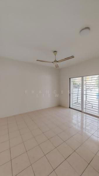 Rumah Teres 2-Tingkat untuk Dijual di Bandar Putra Permai (Seri Kembangan) - Frances Liew - Living Room - PropertyGuru.com.my