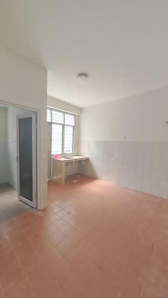 Rumah Teres 2-Tingkat untuk Dijual di Bandar Putra Permai (Seri Kembangan) - Frances Liew - Kitchen - PropertyGuru.com.my