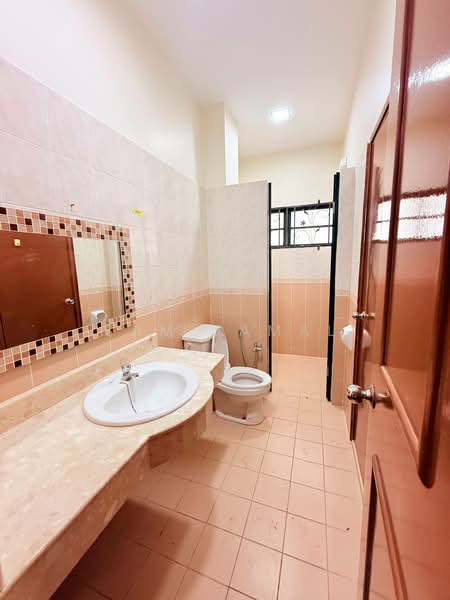 Rumah Berkembar untuk Disewa di Taman Melawati (Ulu Kelang) - Sam Jamal - Bathroom - PropertyGuru.com.my